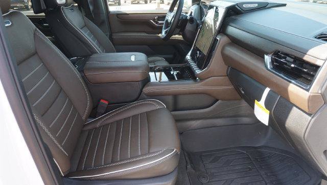 New 2027 GMC Yukon XL Denali Ultimate w/ LPO, Floor Liner Package AWD/4WD image 15