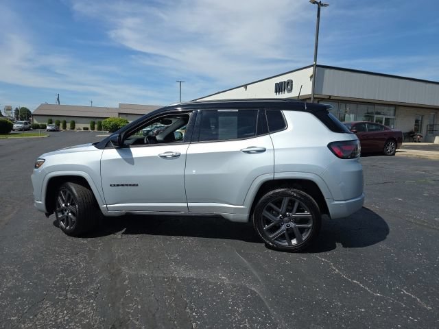 Used 2024 Jeep Compass Limited w/ Driver Assist Group I AWD/4WD image 4