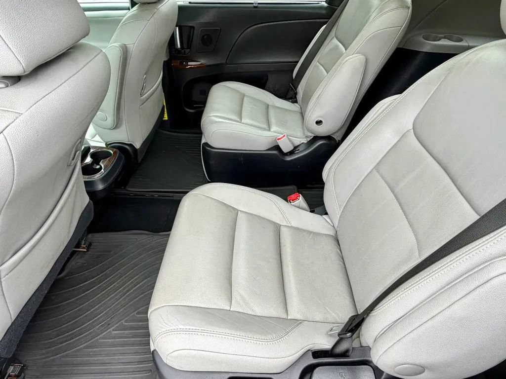 Used 2015 Toyota Sienna Limited Premium FWD image 14