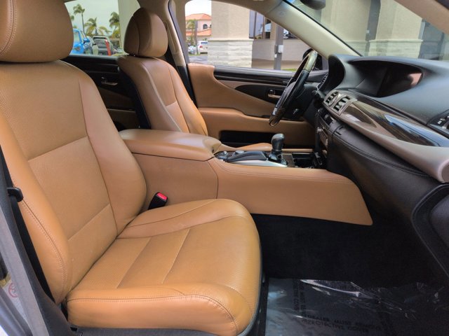 Used 2013 Lexus LS 460 w/ Comfort Pkg RWD image 23