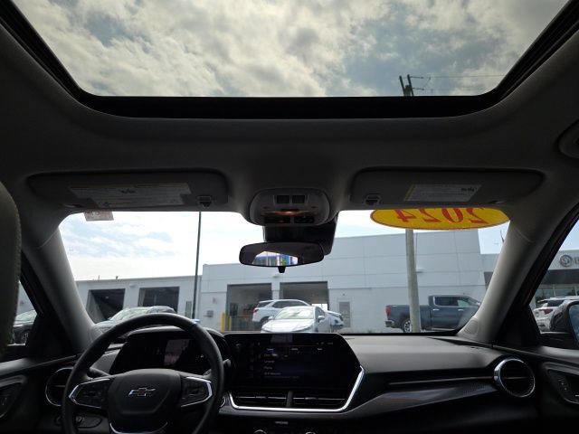 Used 2024 Chevrolet Trax ACTIV w/ Sunroof Package FWD image 25