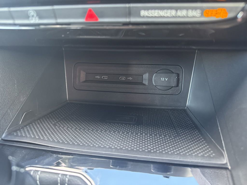 Used 2022 Volkswagen Atlas Cross Sport SE image 16