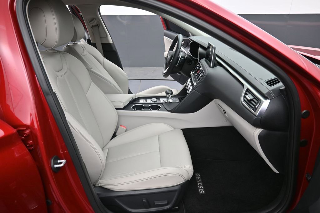 Used 2020 Genesis G70 2.0T RWD image 14