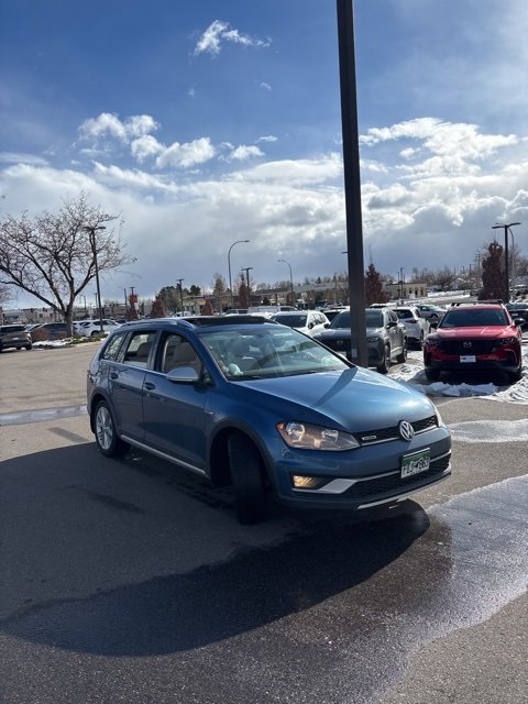 Used 2017 Volkswagen Golf Alltrack SE image 2