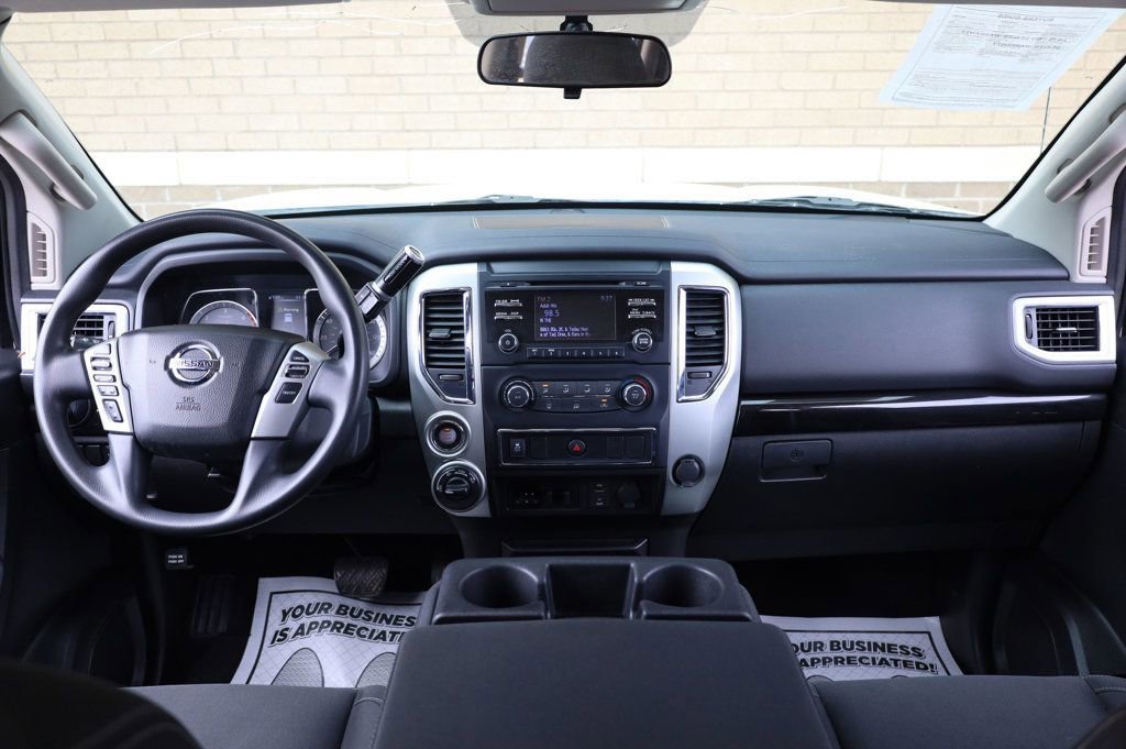 Used 2018 Nissan Titan SV image 28