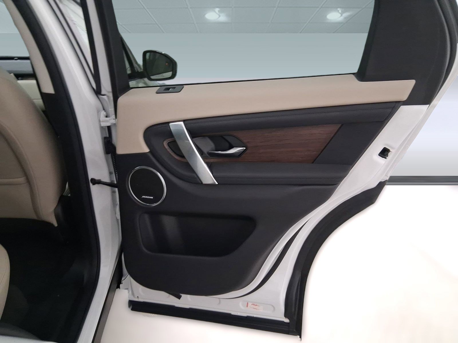 Used 2025 Land Rover Discovery Sport S image 33