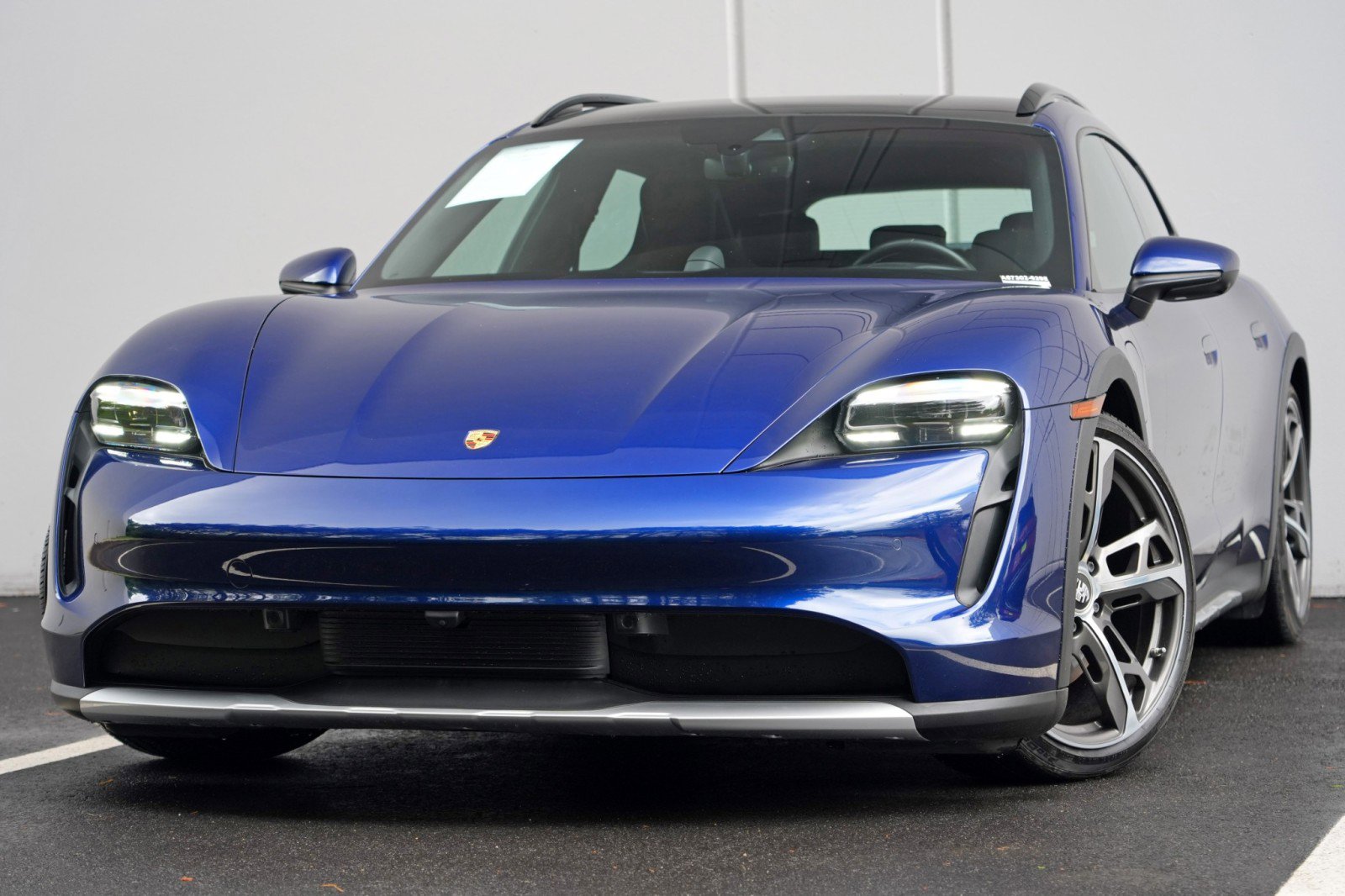 Used 2022 Porsche Taycan 4 Cross Turismo AWD/4WD image 3