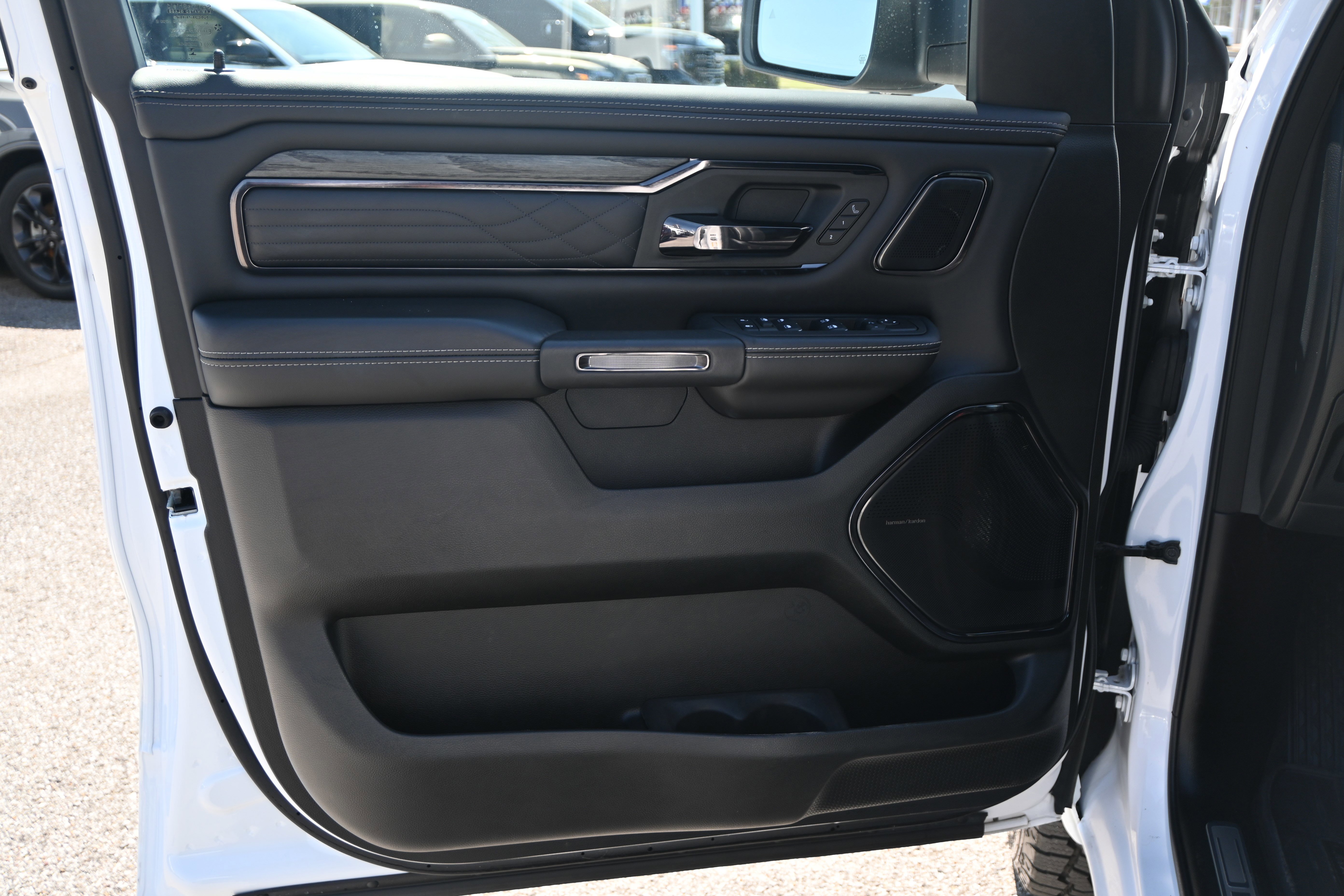 Used 2025 RAM 1500 Limited AWD/4WD image 14
