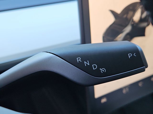 Used 2025 Tesla Model Y Long Range AWD/4WD image 17