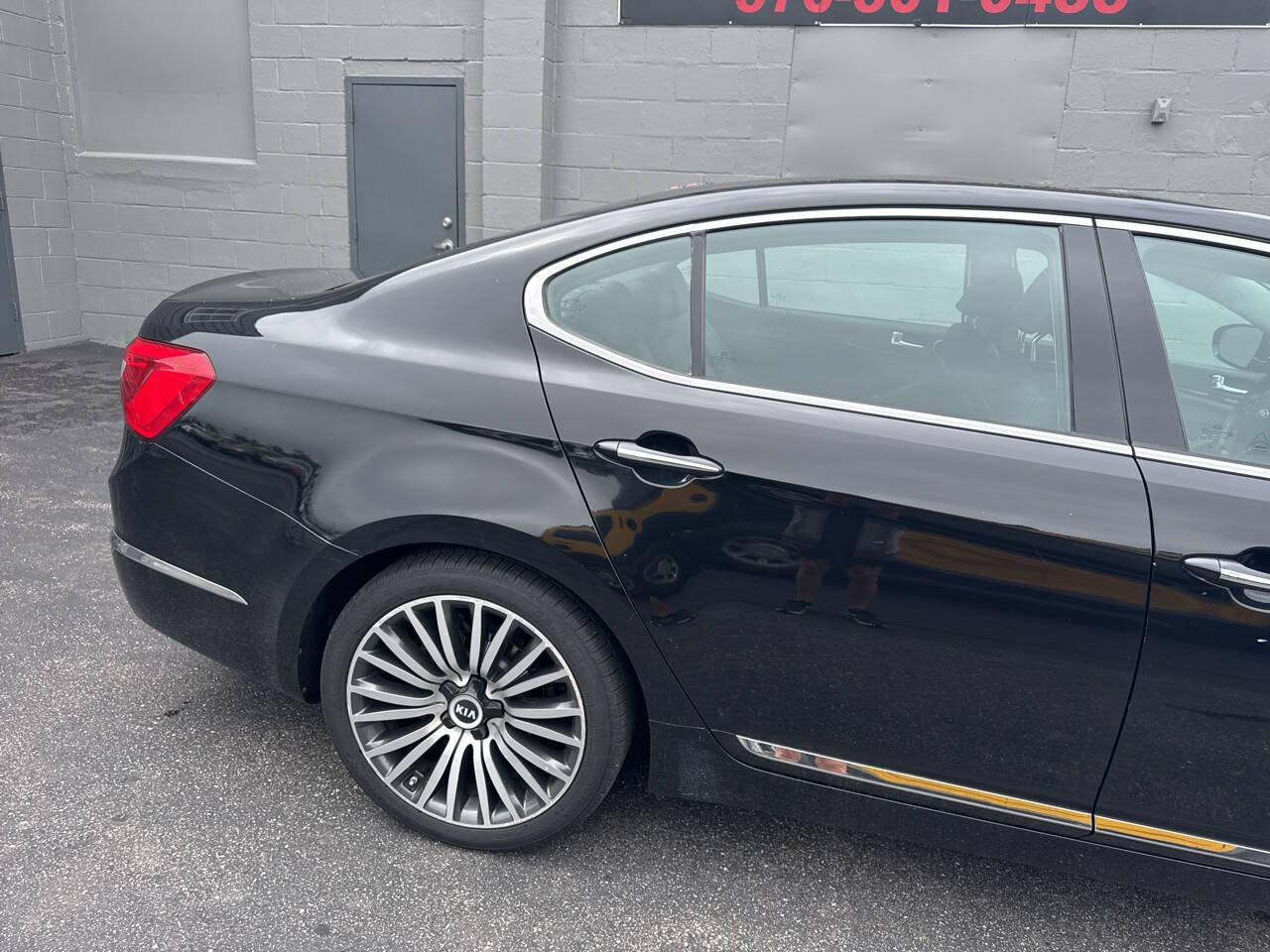 Used 2015 Kia Cadenza Premium w/ Technology Package FWD image 9