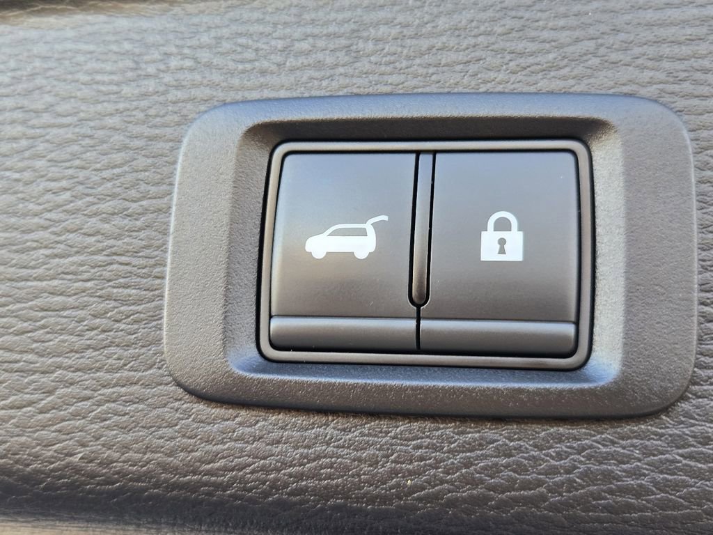 Used 2024 Mitsubishi Outlander SE image 11