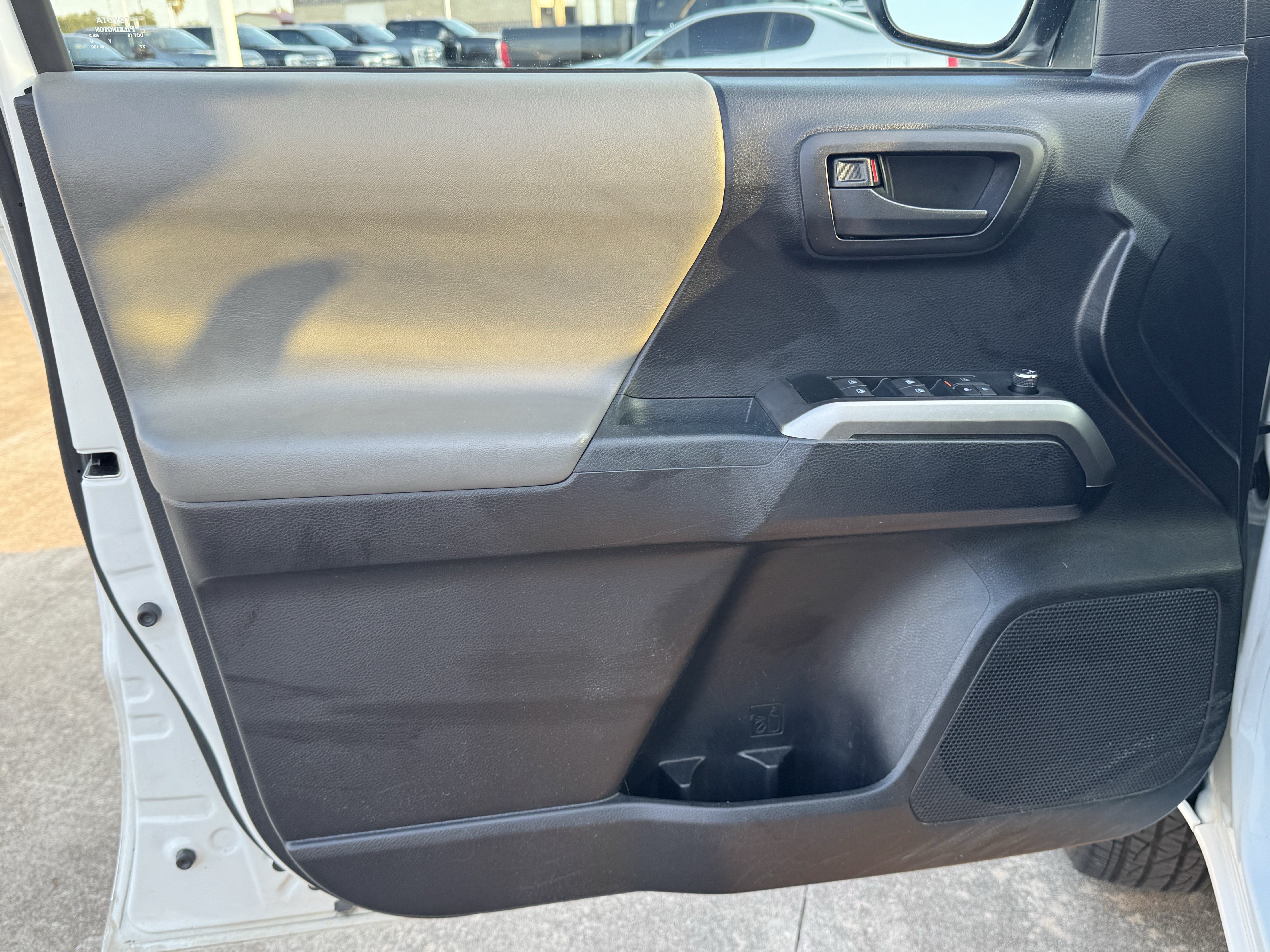 Used 2017 Toyota Tacoma SR5 w/ Tow Package RWD image 13