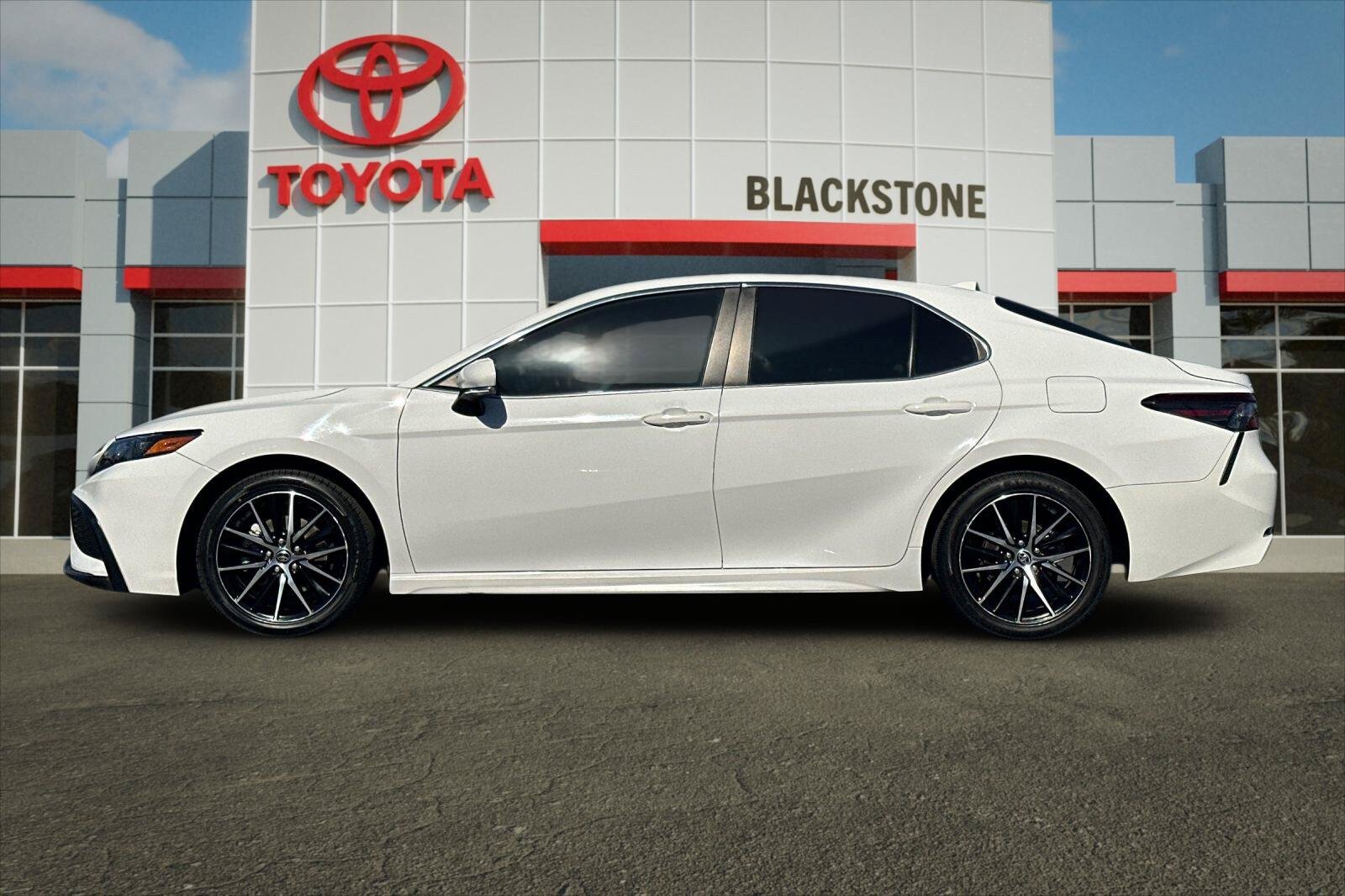Certified 2022 Toyota Camry SE FWD image 6