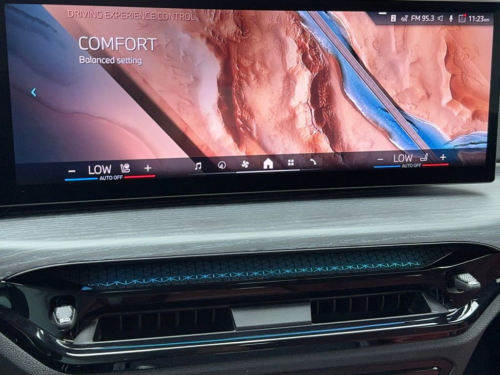 Used 2025 BMW i4 eDrive40 image 28