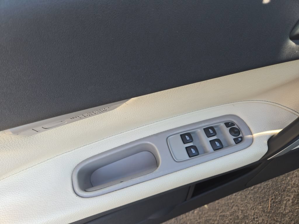 Used 2011 Volvo C70 T5 FWD image 12