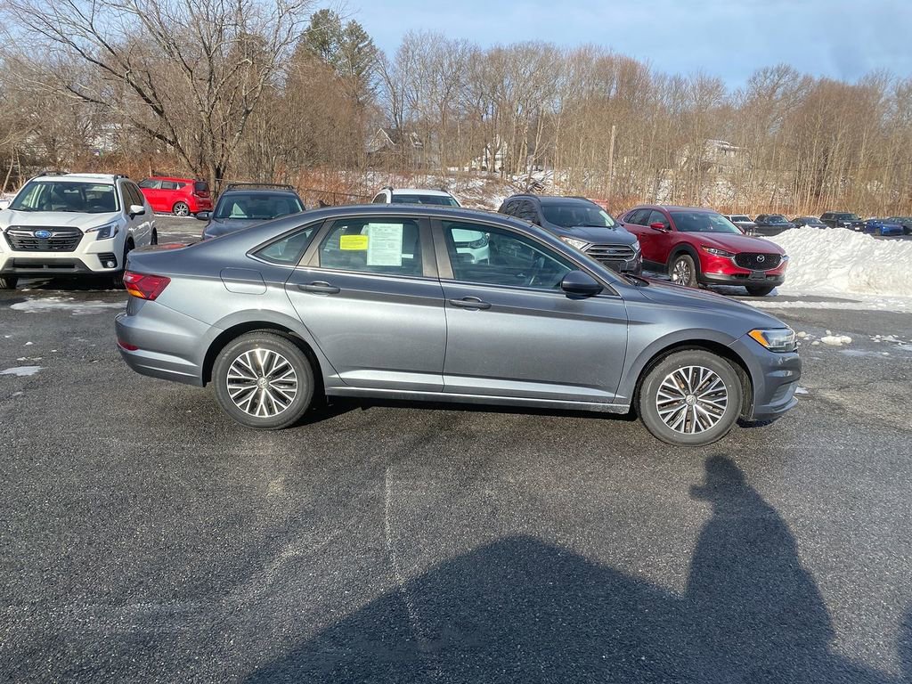 Used 2019 Volkswagen Jetta SE w/ Cold Weather Package image 4