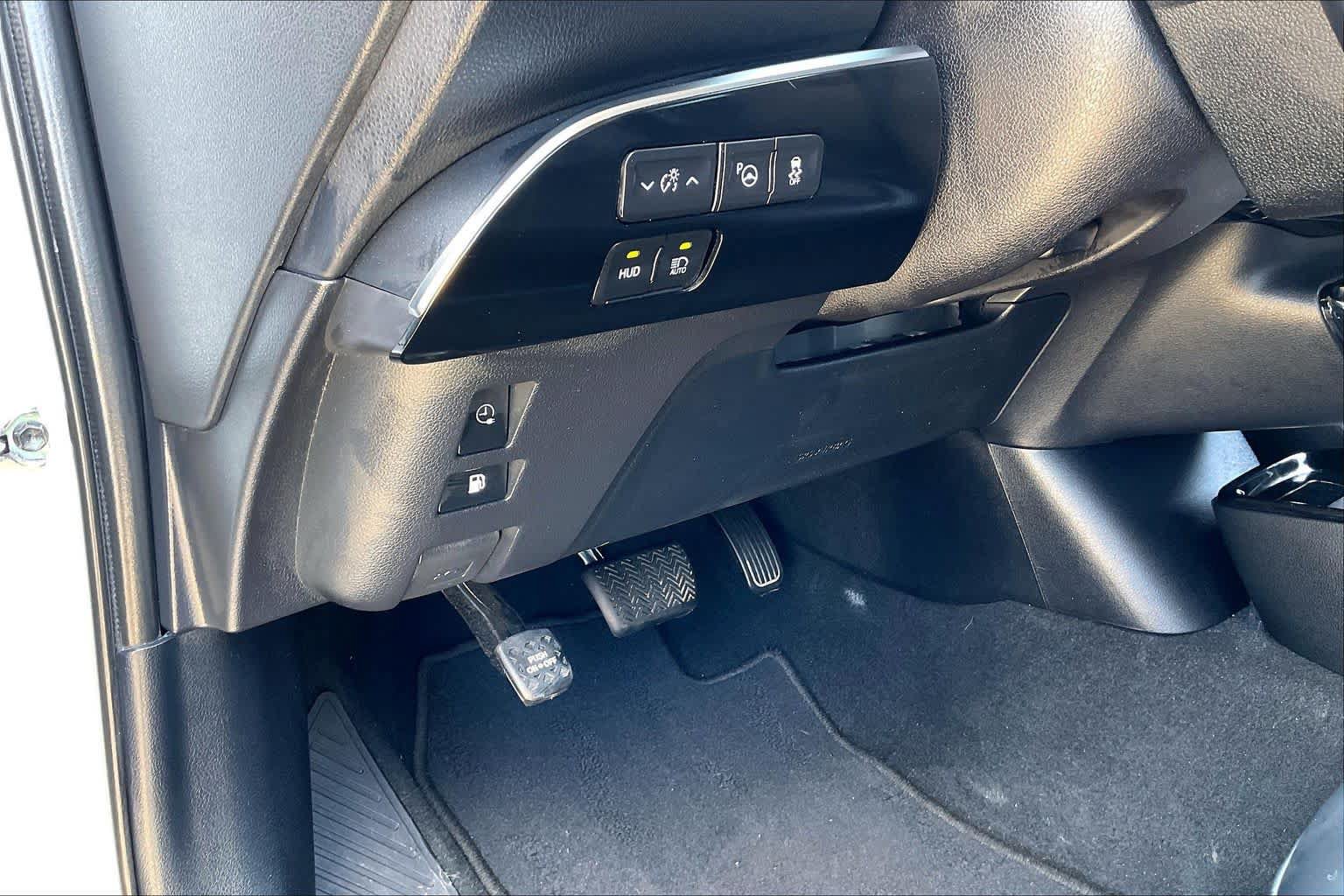 Used 2021 Toyota Prius Prime Limited FWD image 31