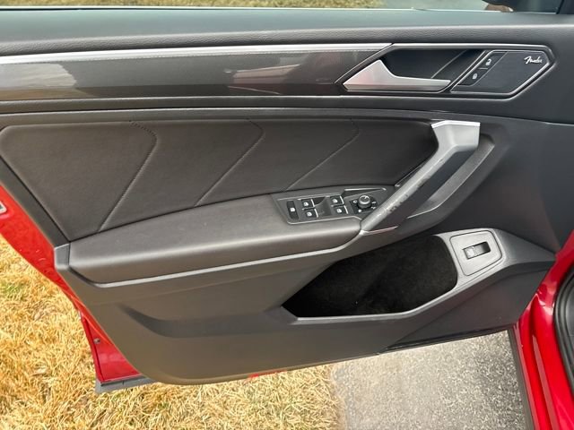 Used 2018 Volkswagen Tiguan SEL Premium image 10