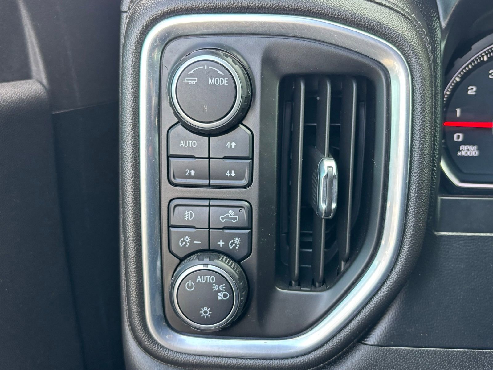 Used 2021 Chevrolet Silverado 1500 LT Trail Boss image 12