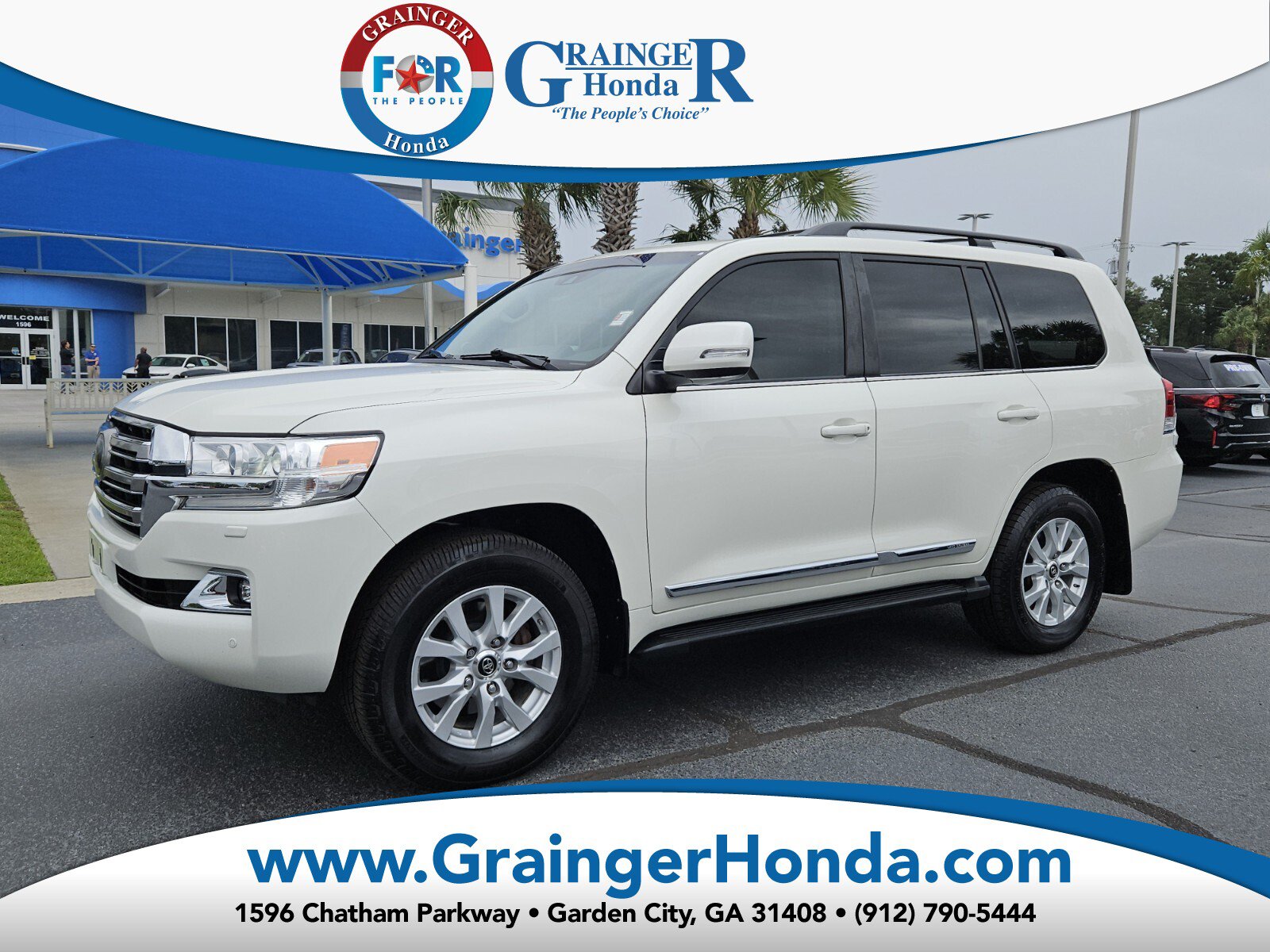 Used 2019 Toyota Land Cruiser w/ Four Season Floor Mat Package AWD/4WD image 1