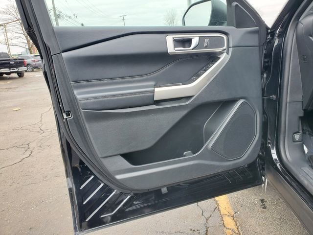 Used 2022 Ford Explorer XLT w/ Equipment Group 202A image 9