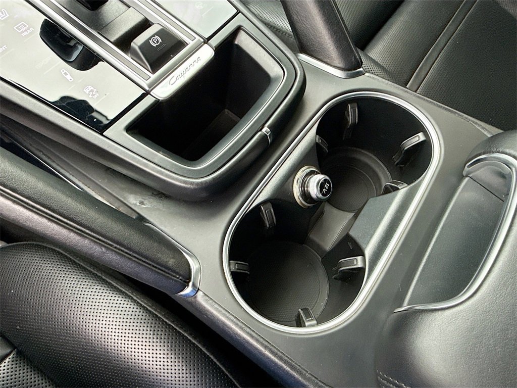 Used 2019 Porsche Cayenne Turbo w/ Premium Plus Package image 18