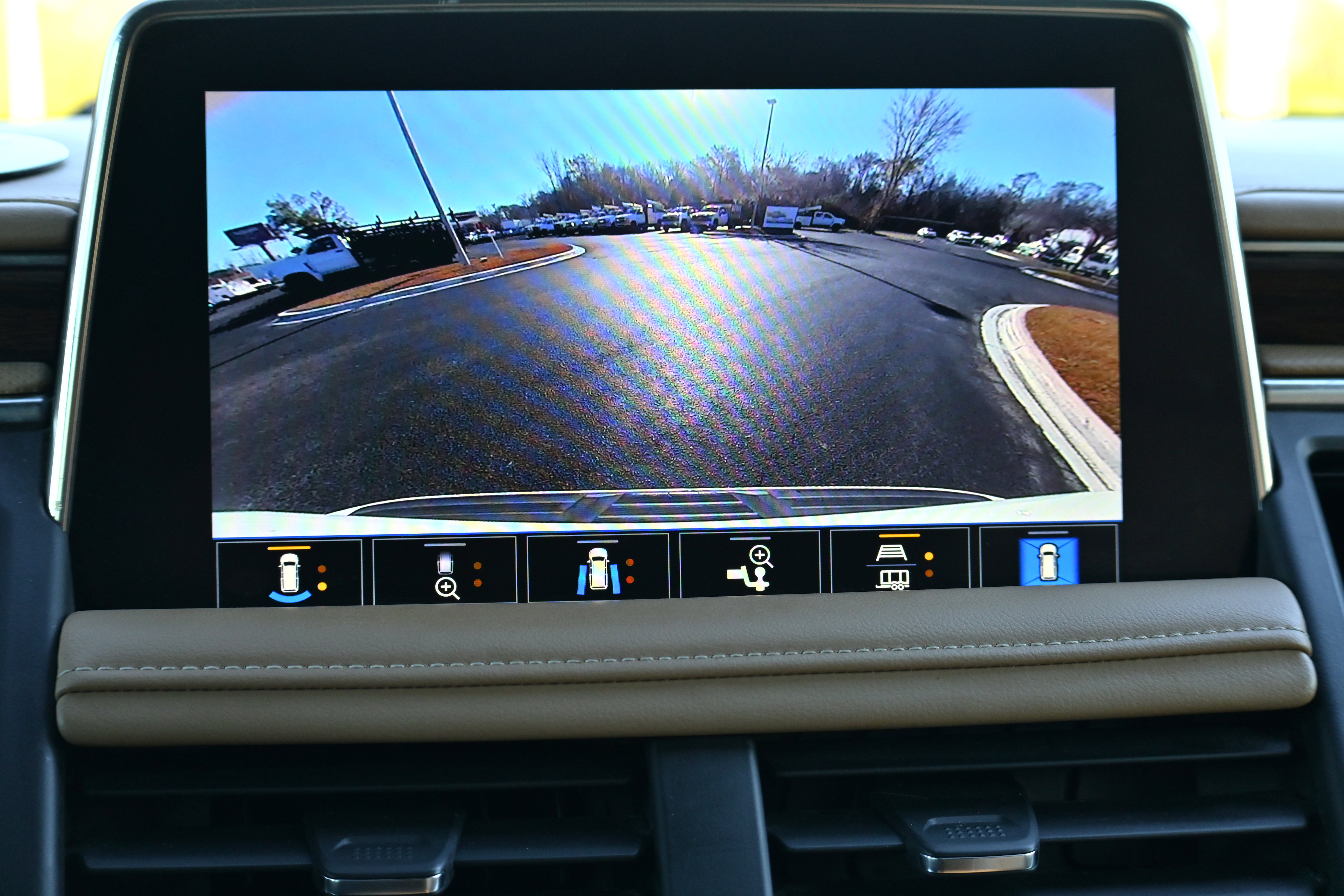 Used 2021 Chevrolet Suburban Premier w/ Premium Package image 22