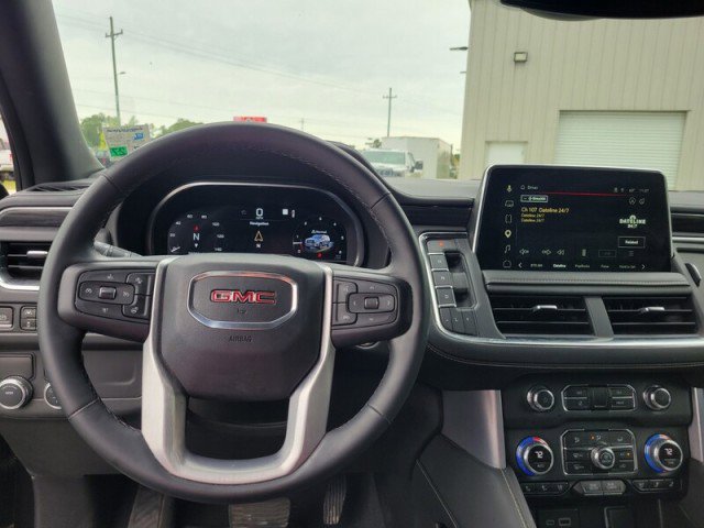 Used 2023 GMC Yukon XL SLT w/ SLT Premium Package RWD image 8
