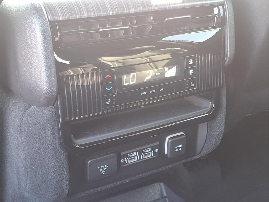 Used 2024 Jeep Wagoneer Series III AWD/4WD image 24