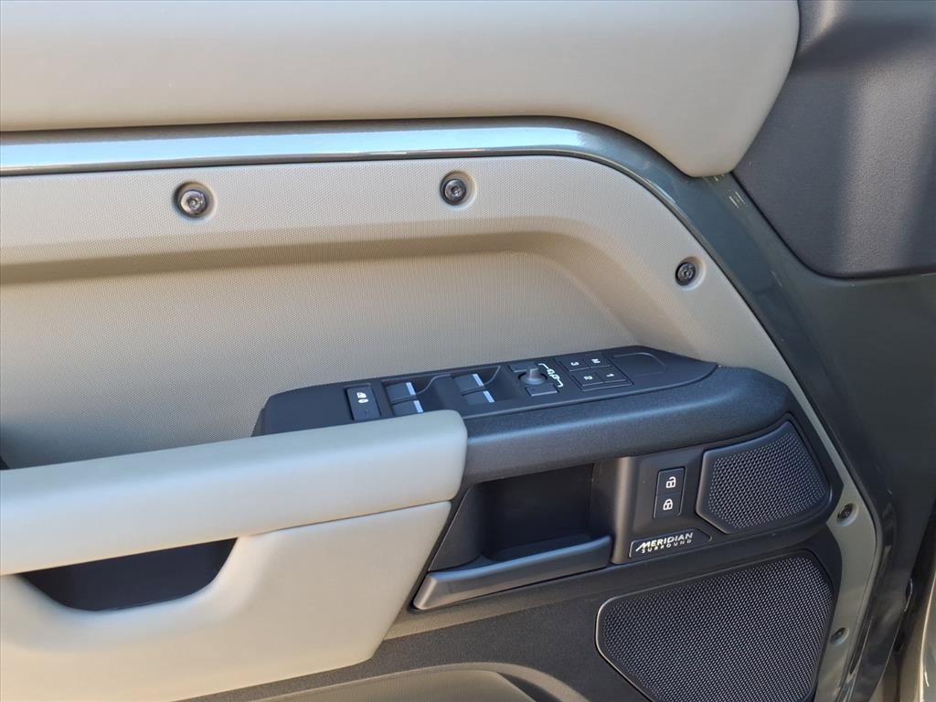 Certified 2025 Land Rover Defender 110 image 10