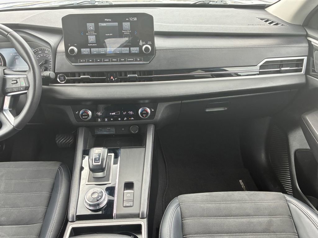 Used 2024 Mitsubishi Outlander SE image 3