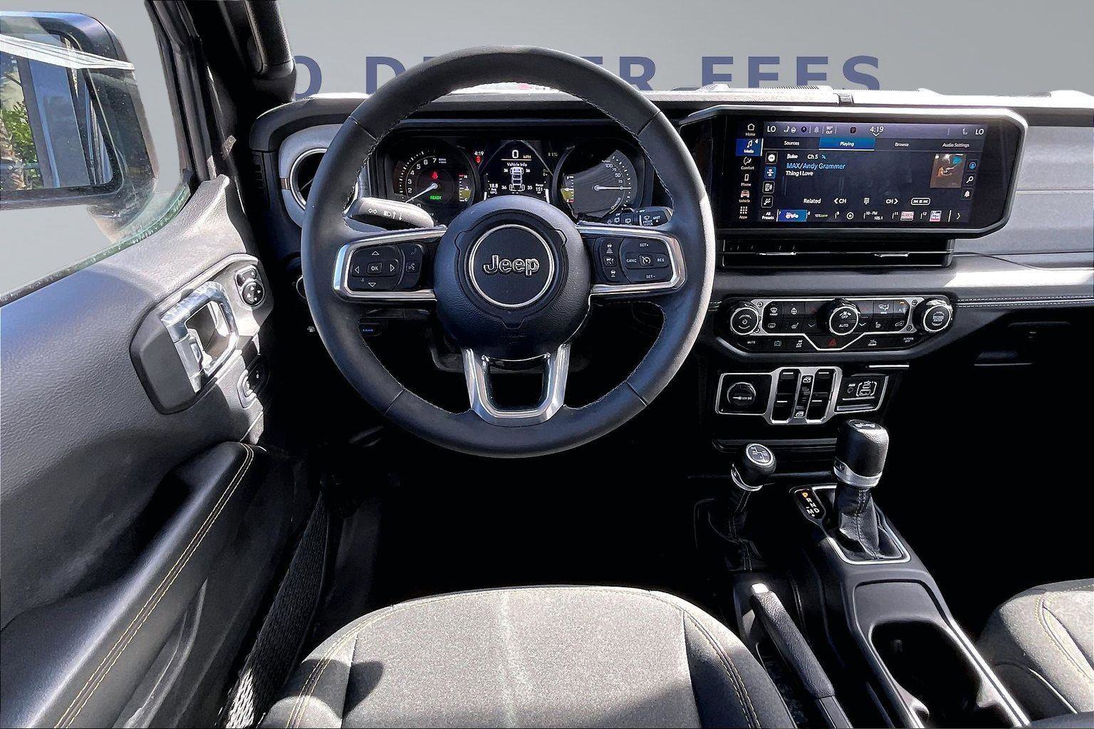 Used 2025 Jeep Wrangler Sahara AWD/4WD image 8