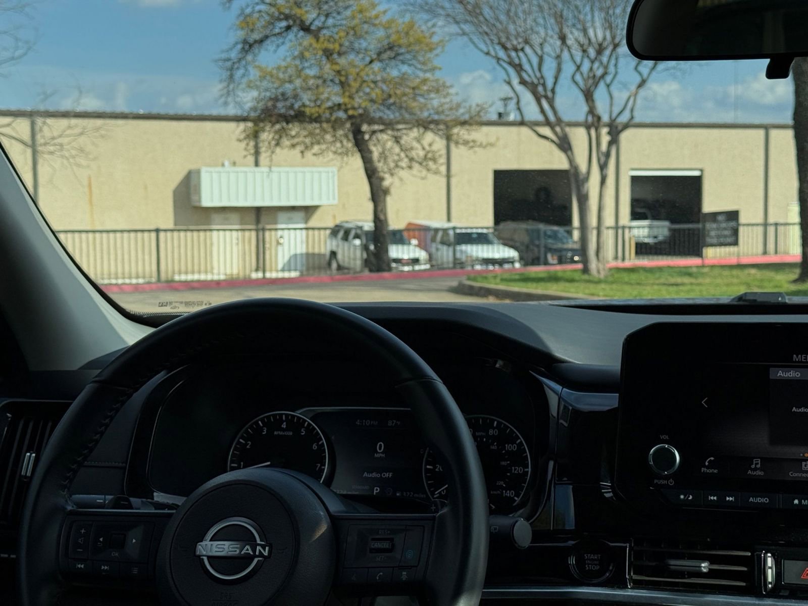 Used 2025 Nissan Pathfinder SV image 36