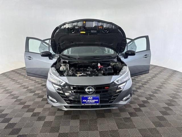 Used 2024 Nissan Versa SR FWD image 11