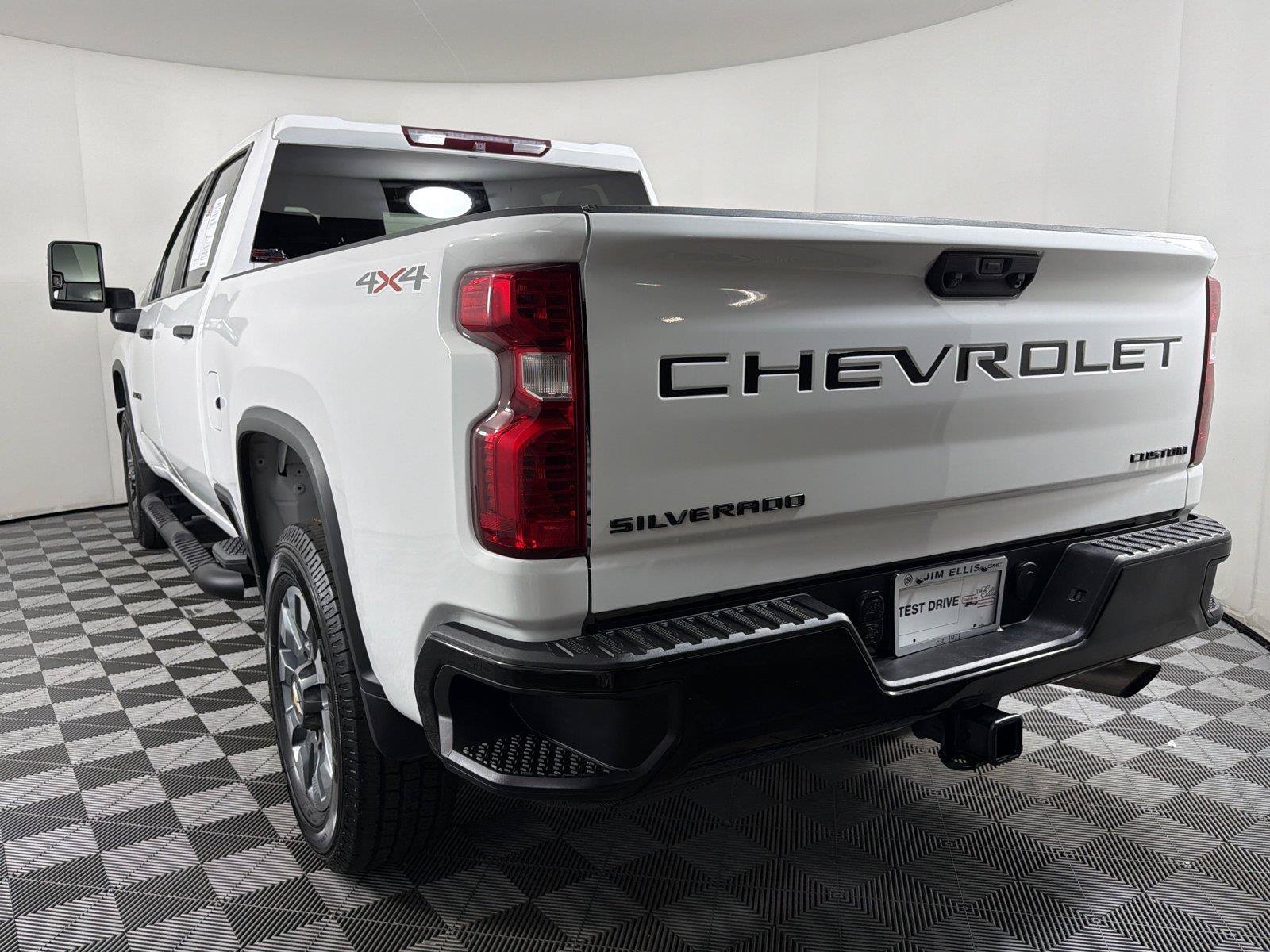 Used 2023 Chevrolet Silverado 2500 Custom w/ Custom Value Package AWD/4WD image 4