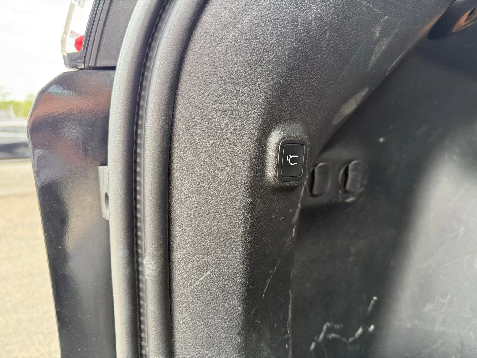 Used 2019 Jeep Cherokee Limited image 24