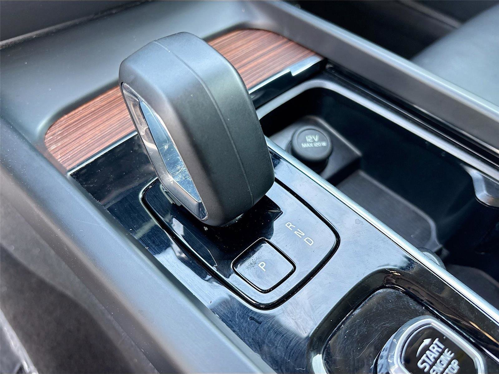 Used 2025 Volvo V60 B5 Cross Country Plus image 16