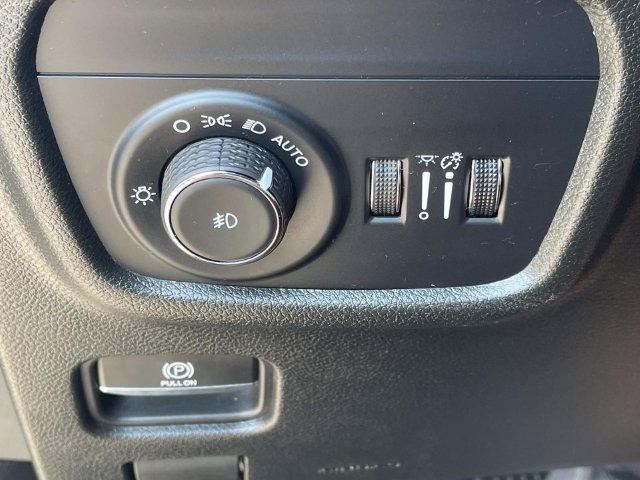 Used 2023 Jeep Grand Cherokee L Limited AWD/4WD image 39