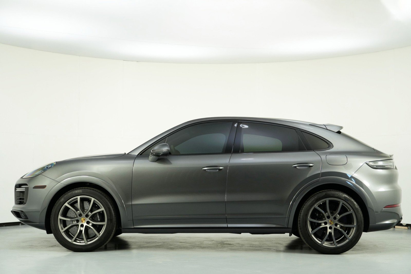Used 2022 Porsche Cayenne Turbo S image 9