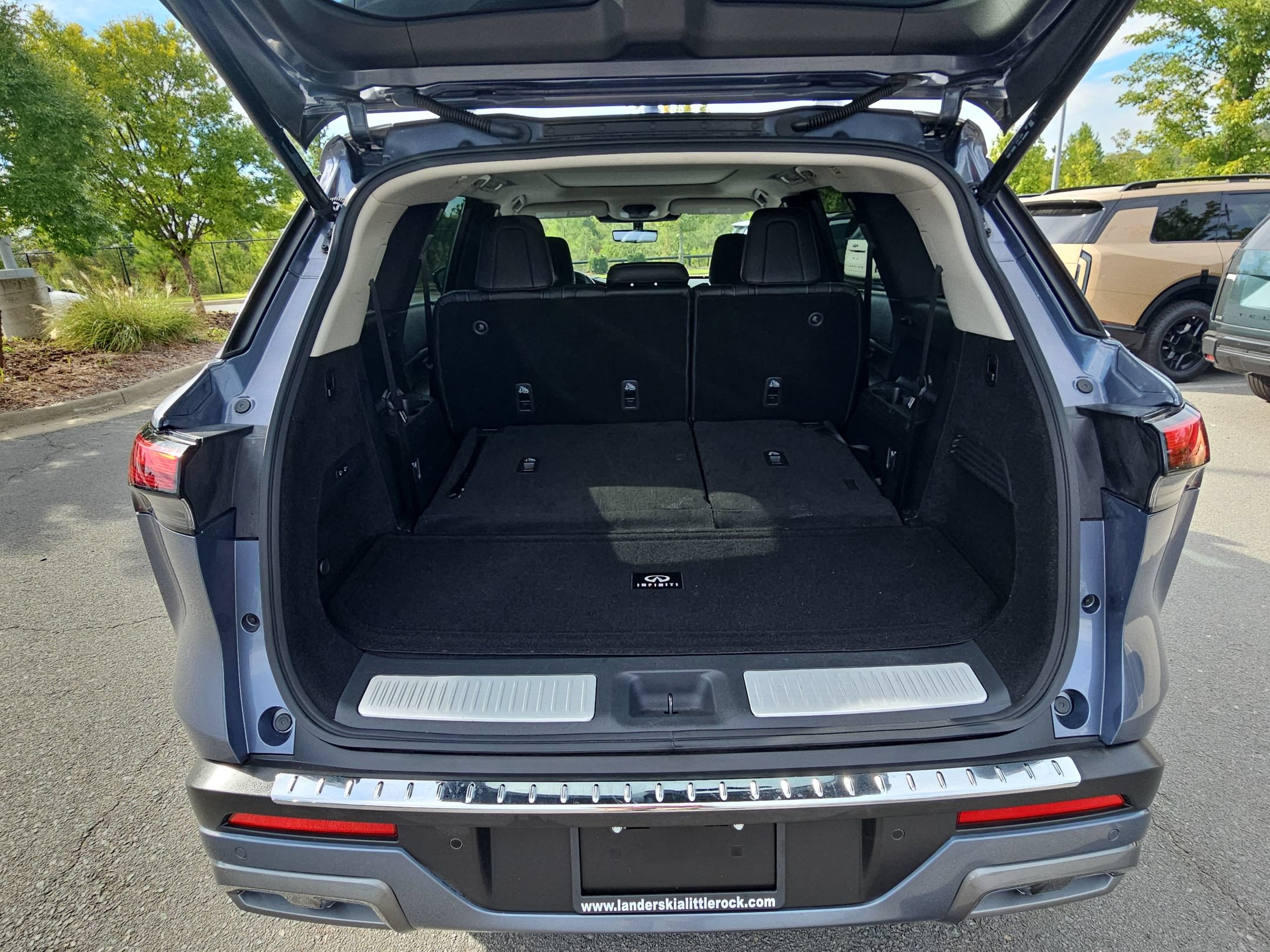 Used 2024 INFINITI QX60 Sensory w/ Vision Package AWD/4WD image 18
