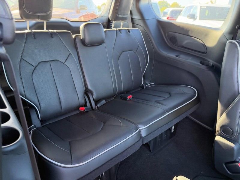 New 2026 Chrysler Pacifica Limited w/ S Appearance Package image 6
