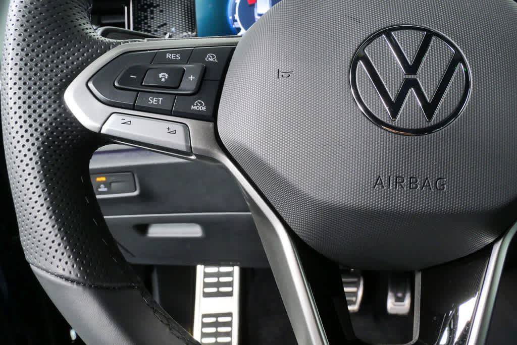 Certified 2025 Volkswagen Tiguan SE R-Line FWD image 10