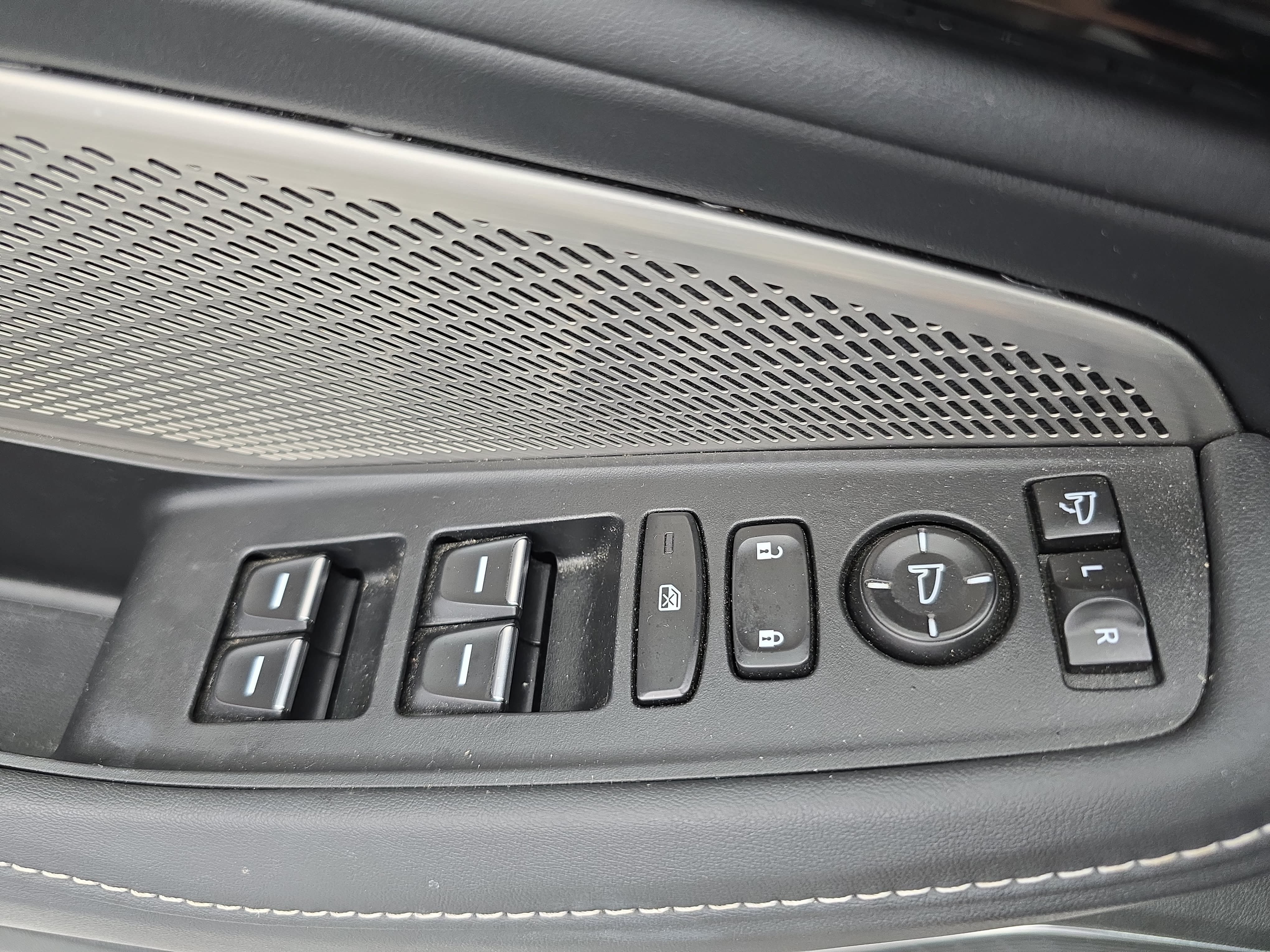 Used 2023 Acura MDX w/ Technology Package AWD/4WD image 29