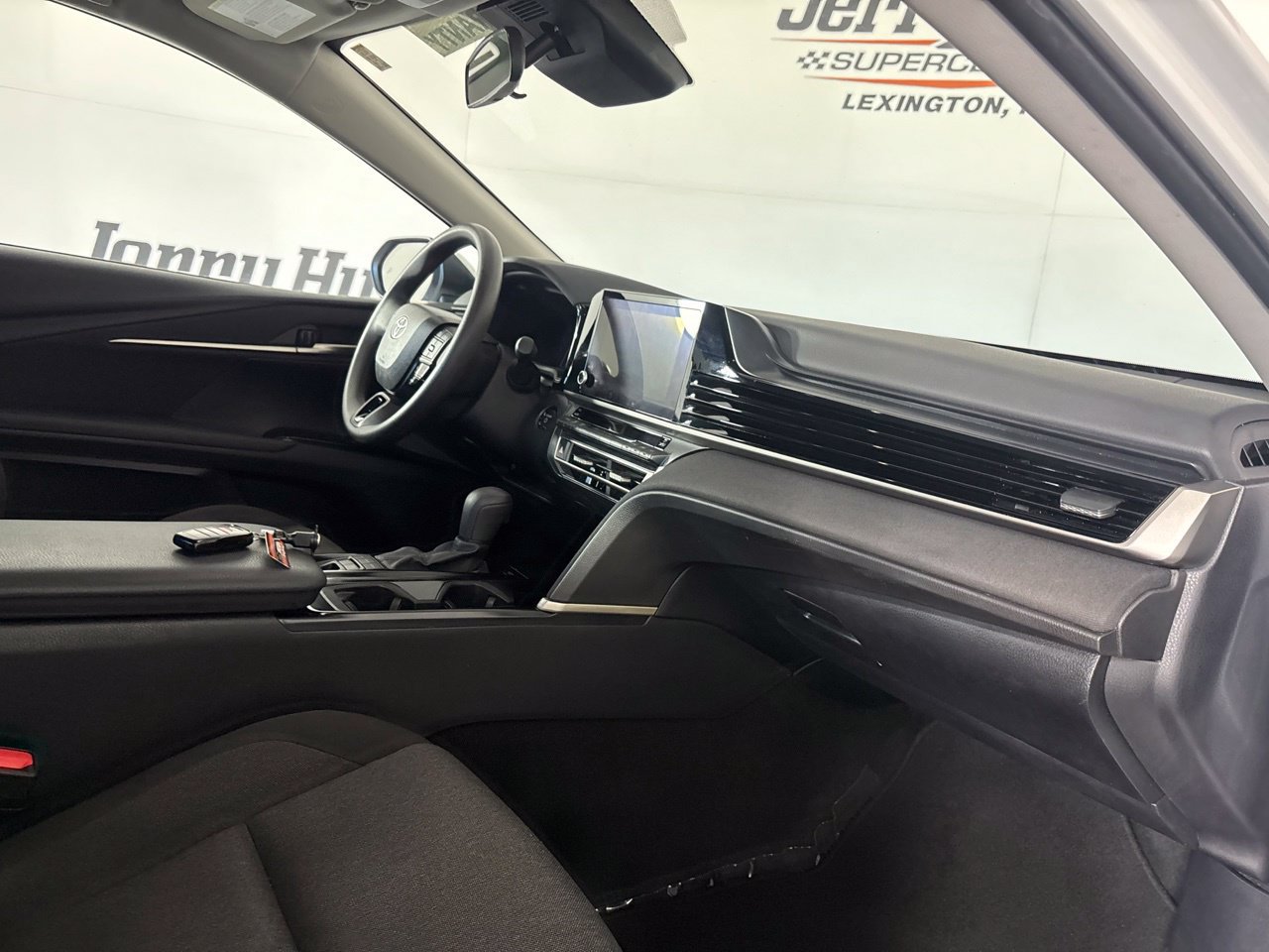 Used 2025 Toyota Camry LE FWD image 30
