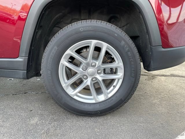 Used 2025 Jeep Grand Cherokee Laredo X AWD/4WD image 34