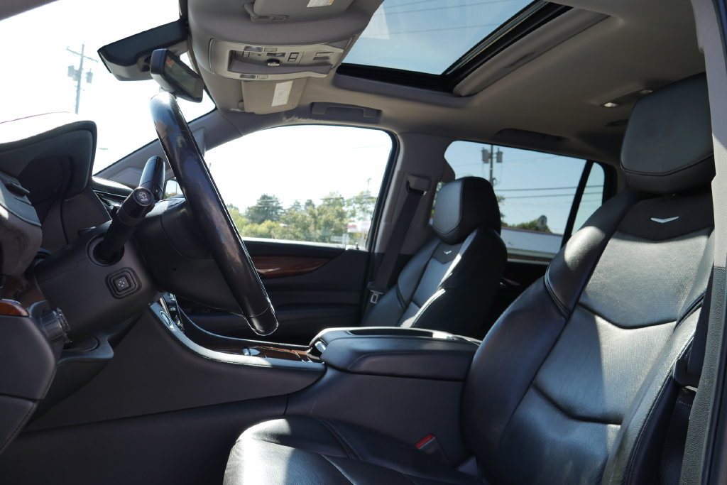 Used 2020 Cadillac Escalade Luxury AWD/4WD image 13