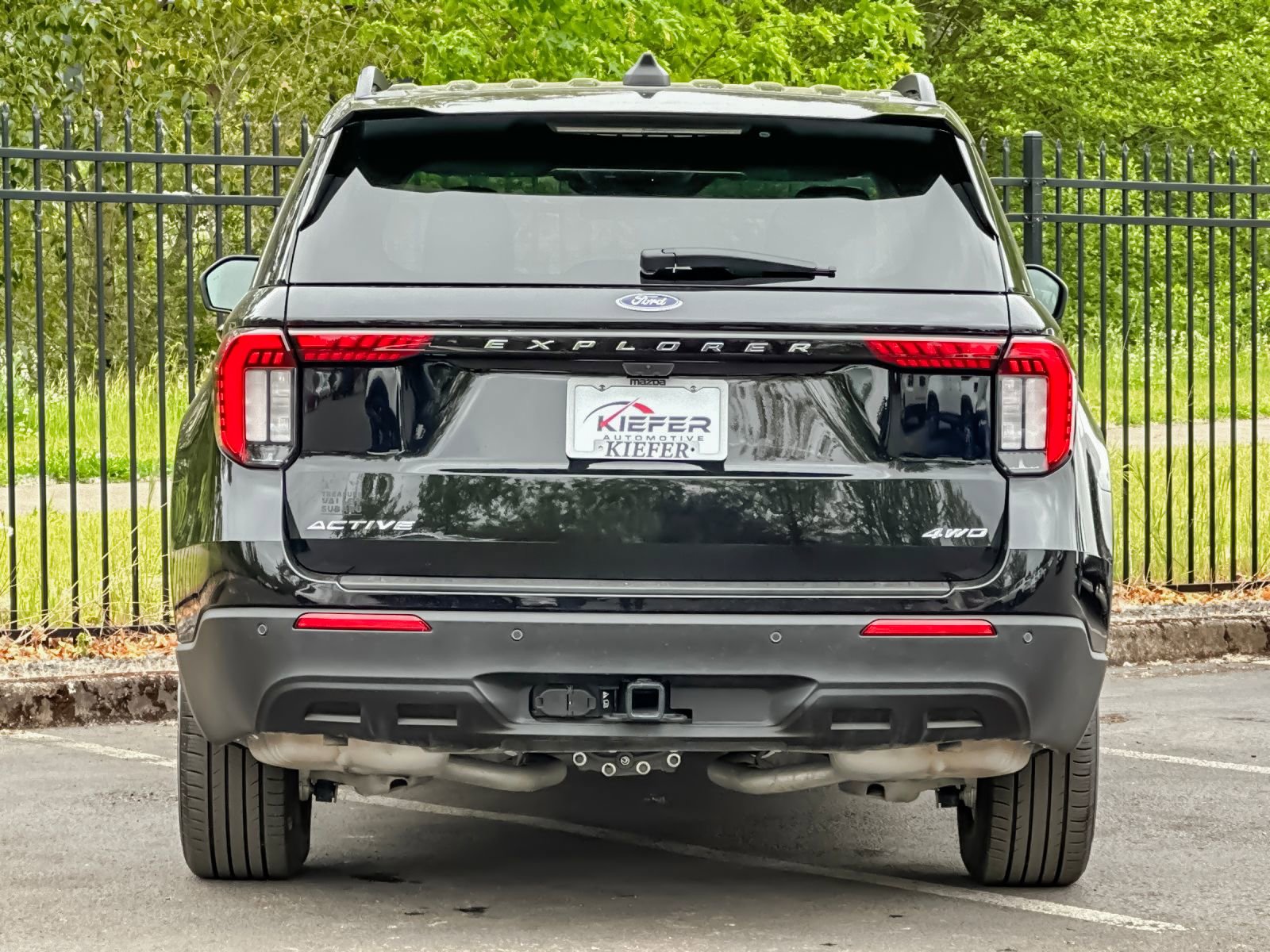 Used 2025 Ford Explorer Active AWD/4WD image 4