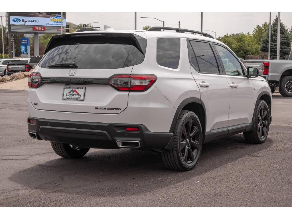 Used 2025 Honda Pilot Black Edition image 3