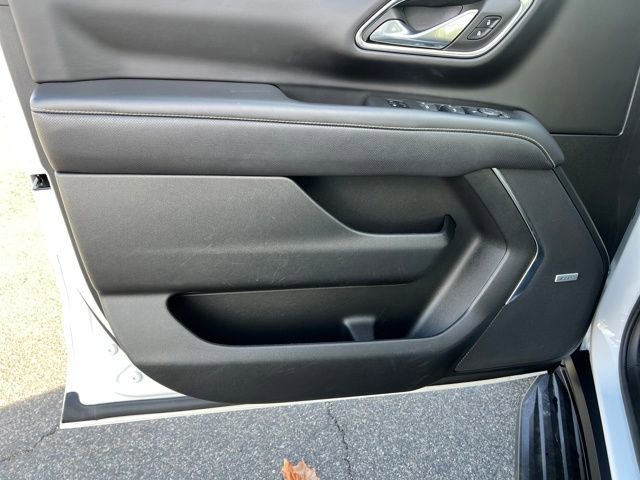 Used 2023 GMC Yukon XL SLT image 10