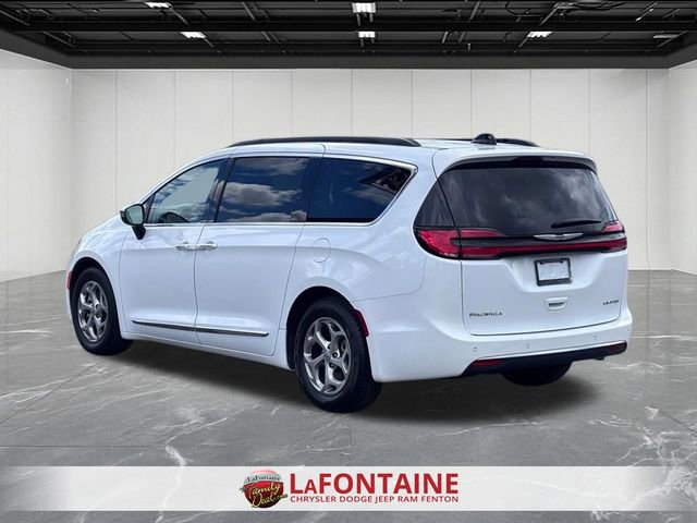 Used 2023 Chrysler Pacifica Limited FWD image 3